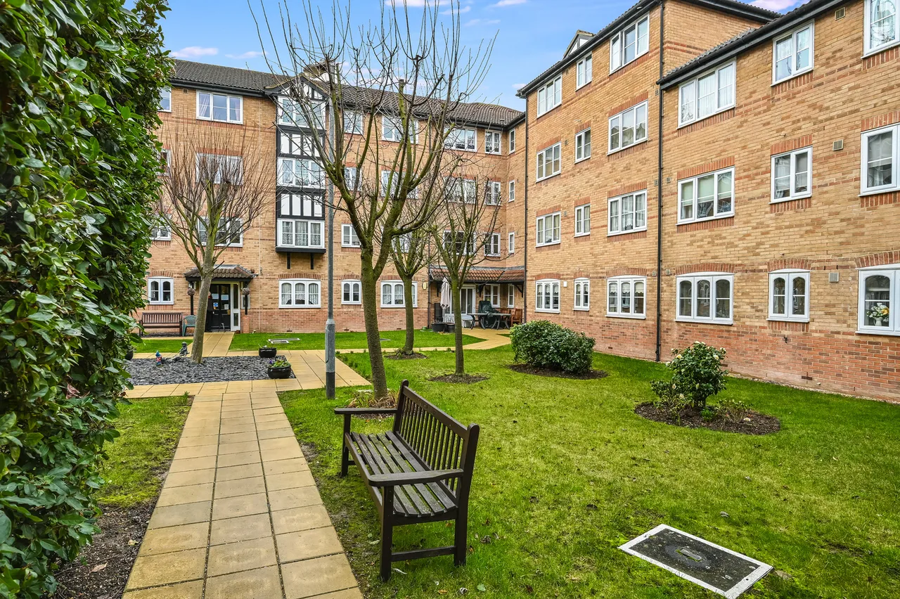 Flat 4 Gibson Court, Romford, Essex, RM1 1AJ, photo 17
