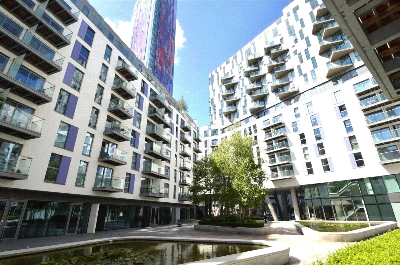 1 bed flat for sale, Saffron Central Square, East Croydon, CR0