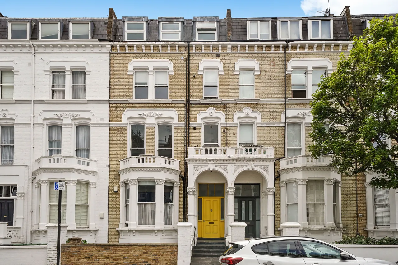 2 bed flat for sale — 79a Sinclair Road, London