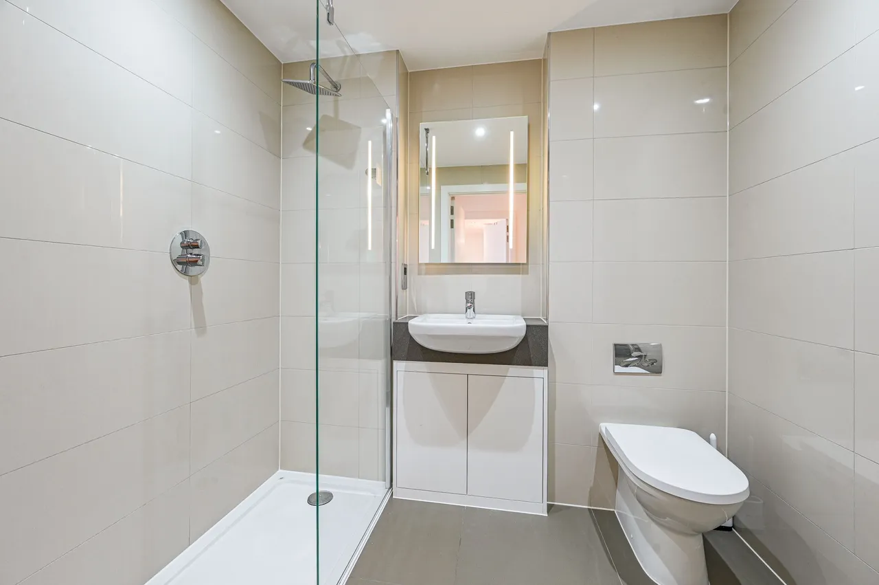 Apartment 47, Glenbrook Apartments, London, photo 8