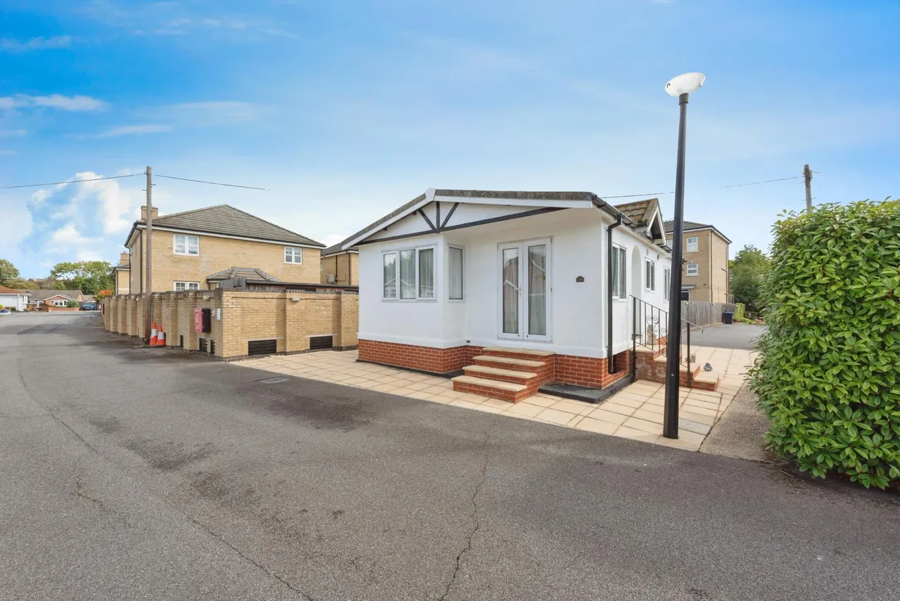 Mead Lane, Chertsey, KT16, photo 4
