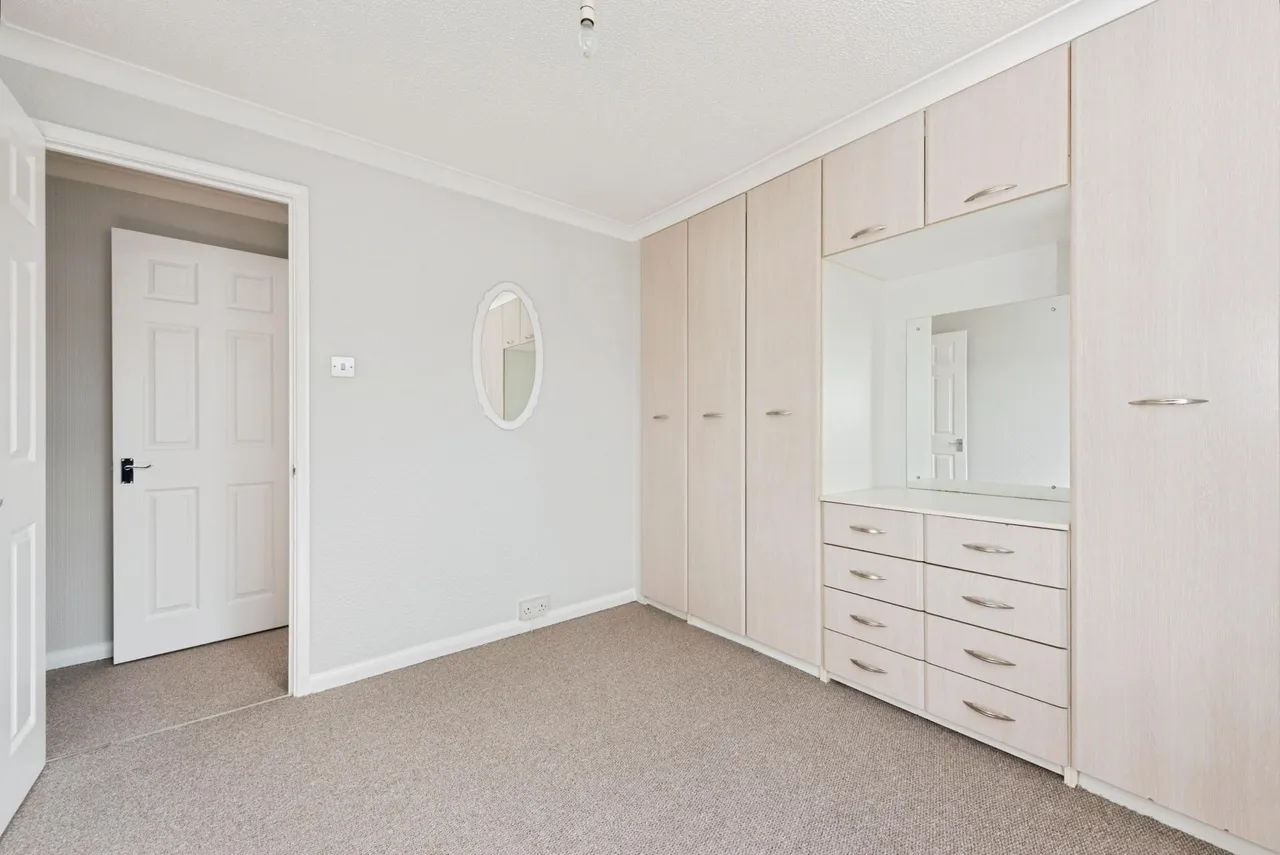 Mead Lane, Chertsey, KT16, photo 13