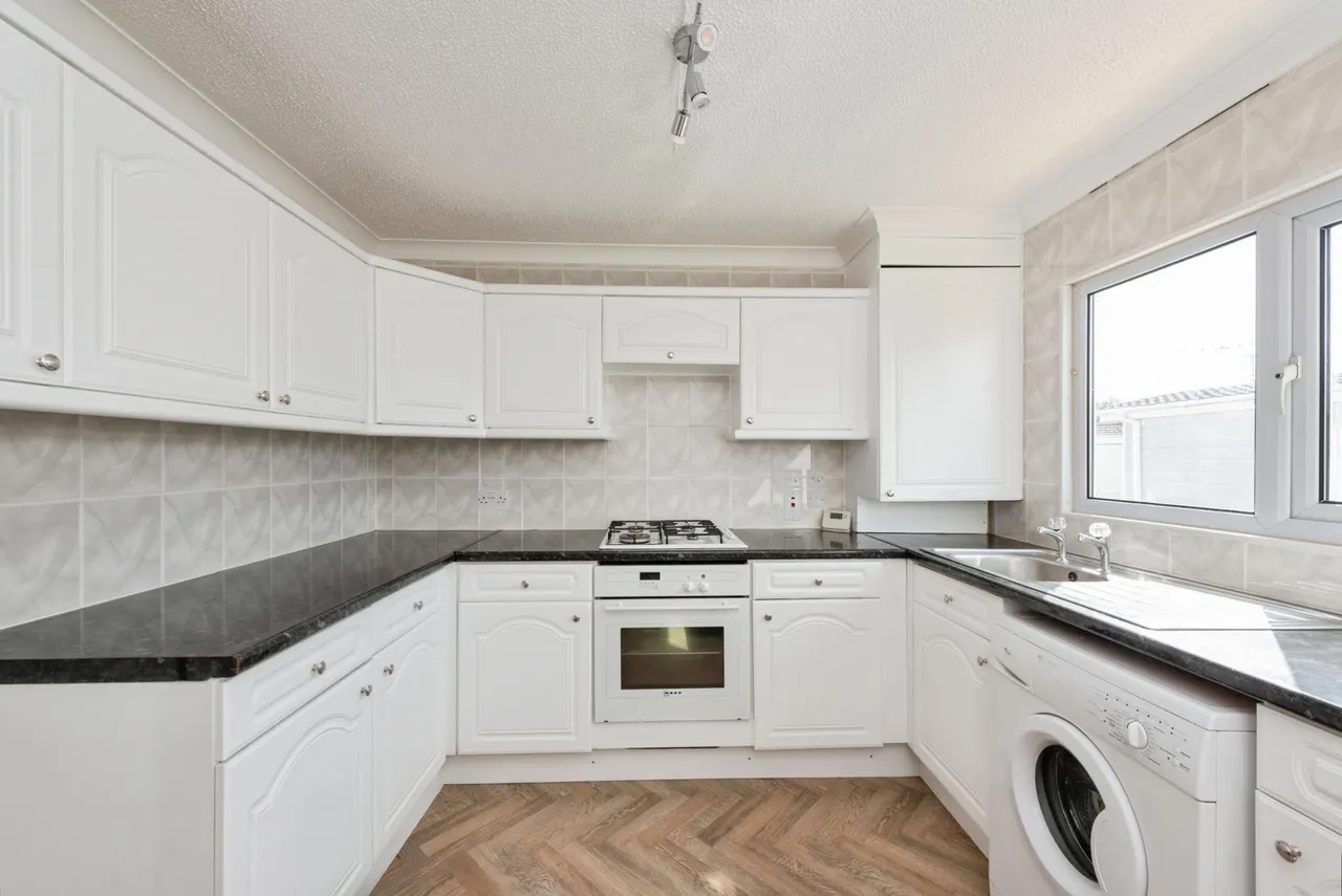 Mead Lane, Chertsey, KT16, photo 5