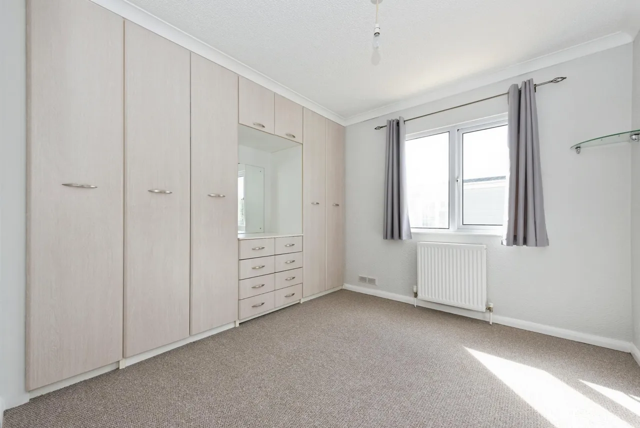 Mead Lane, Chertsey, KT16, photo 11