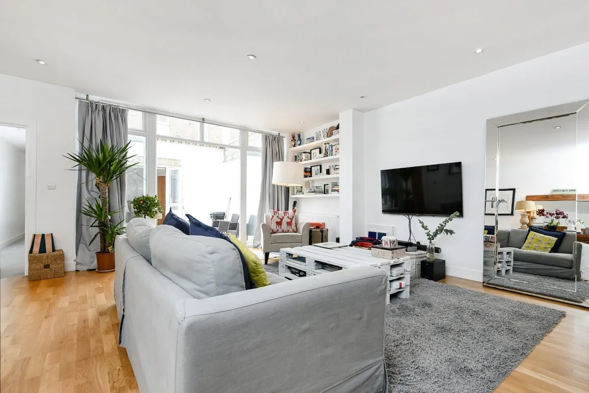 2 bed flat for sale, Lavender Hill, Battersea, SW11