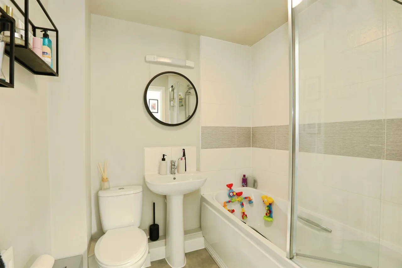 Thistly Field, East Grinstead, RH19, photo 7