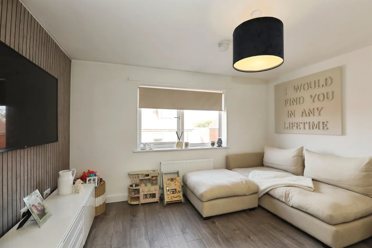 Thistly Field, East Grinstead, RH19, photo 4