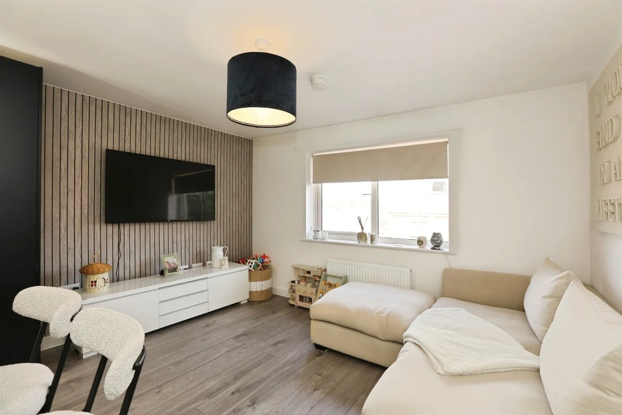 Thistly Field, East Grinstead, RH19, photo 3