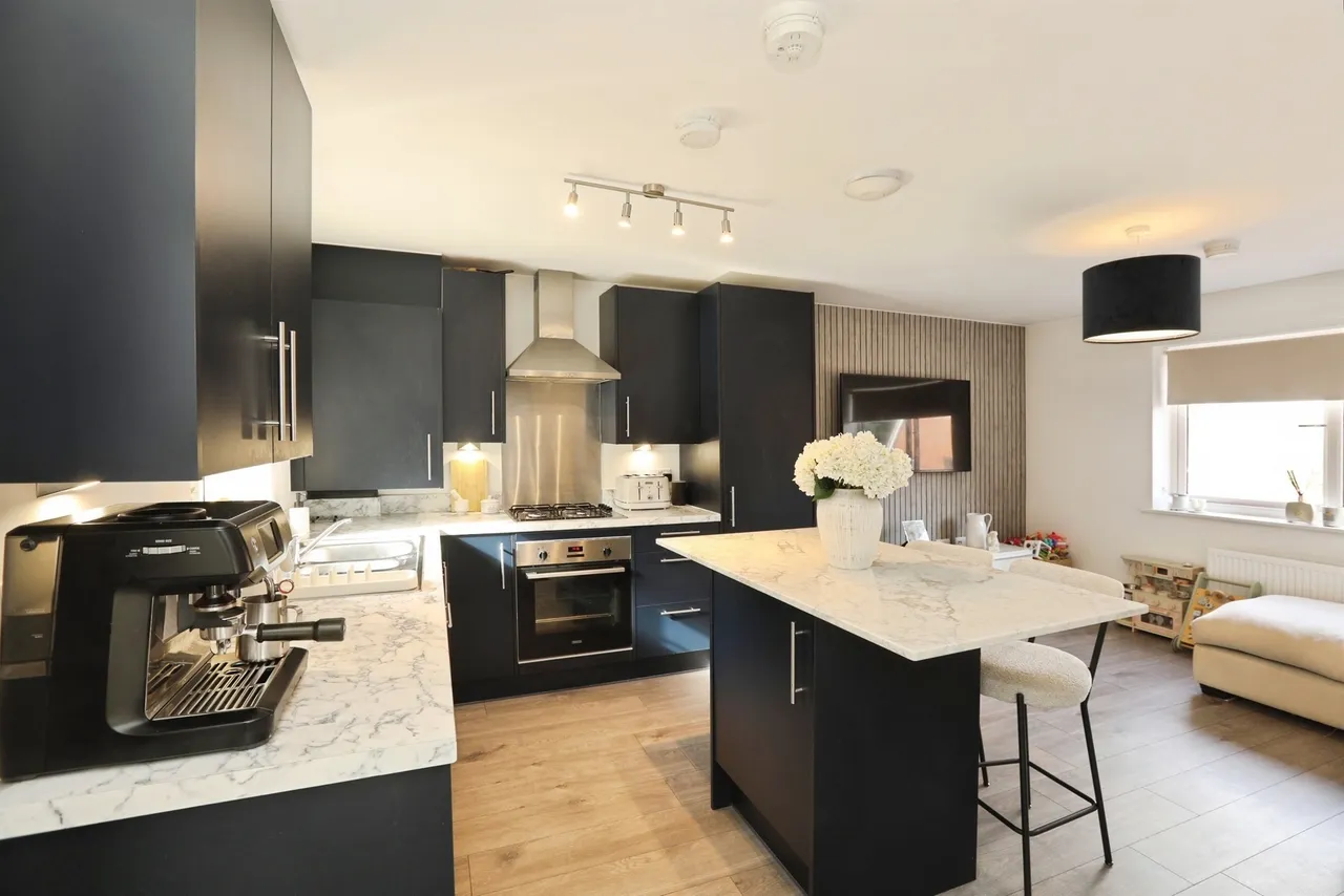 2 bed house for sale, Thistly Field, East Grinstead, RH19