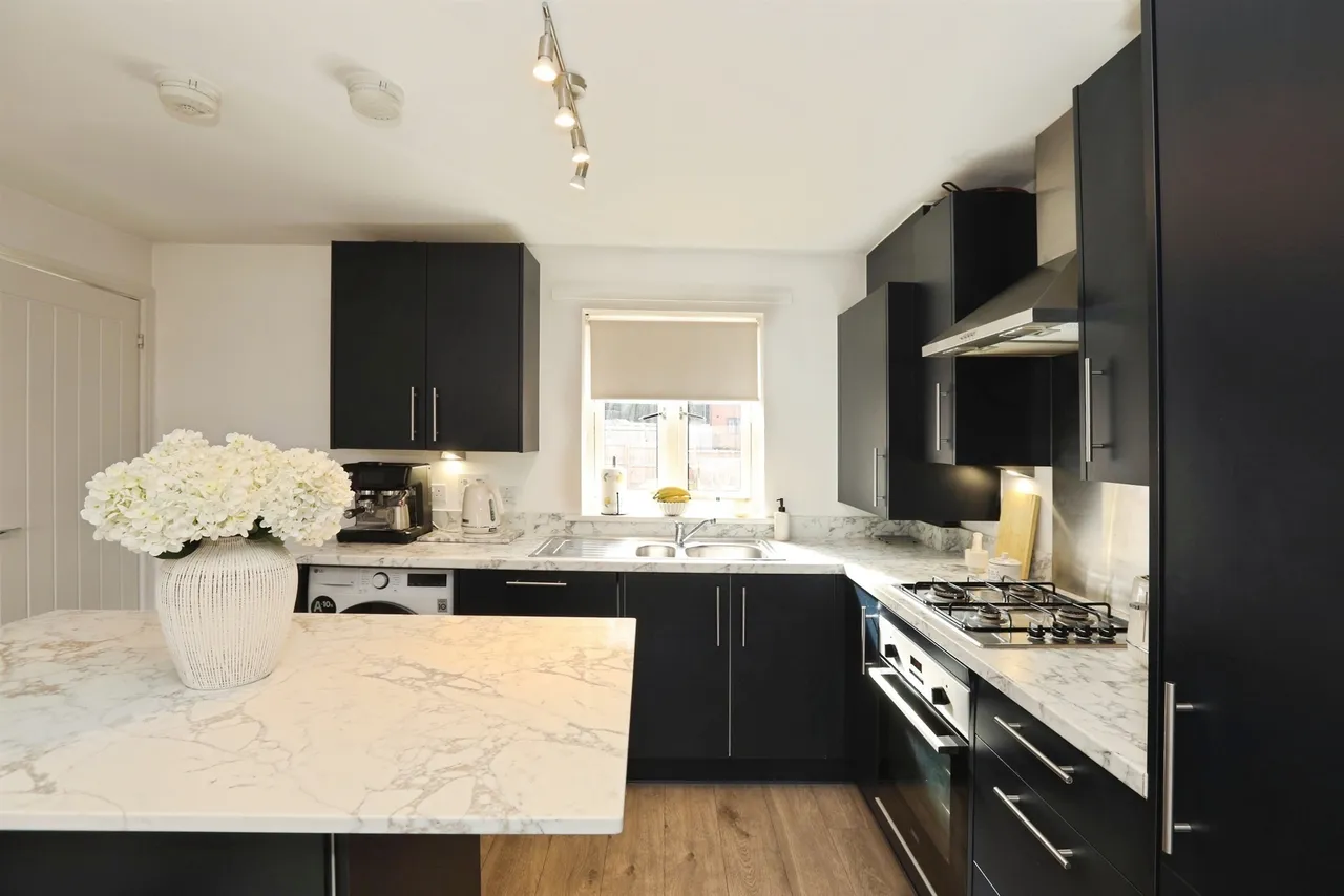 Thistly Field, East Grinstead, RH19, photo 5