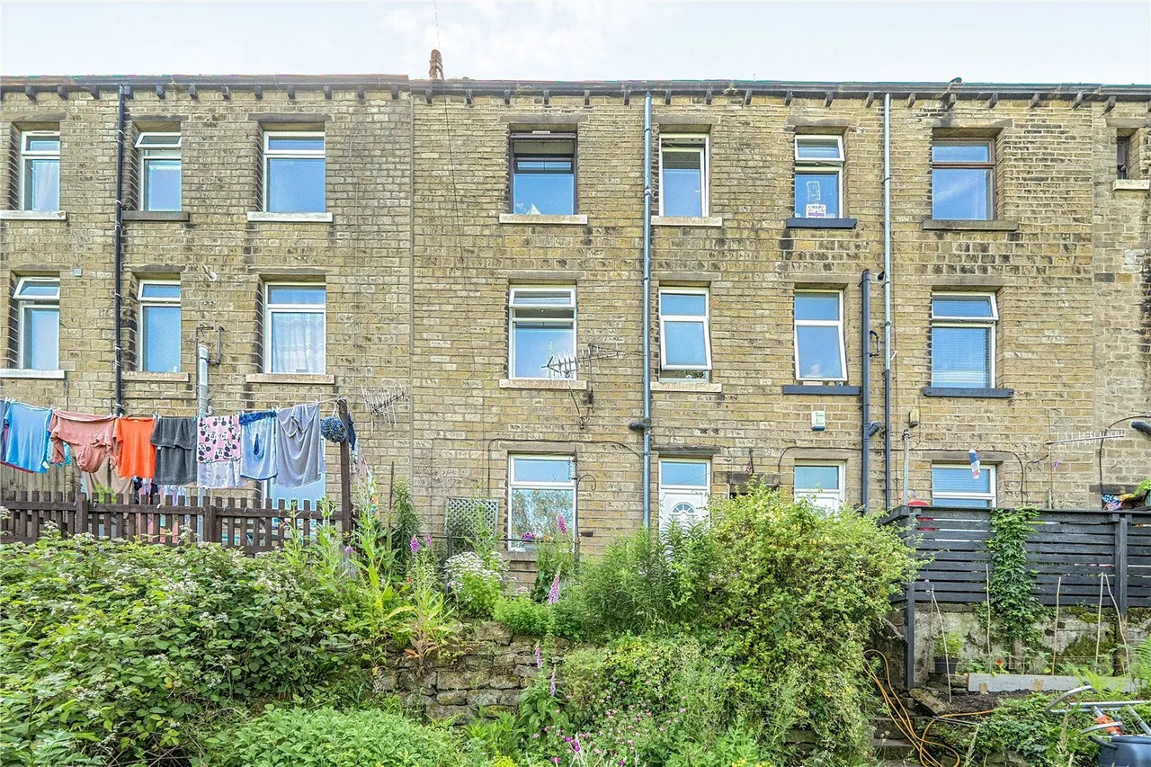 2 bed house for sale, Manchester Road, Linthwaite, HD7