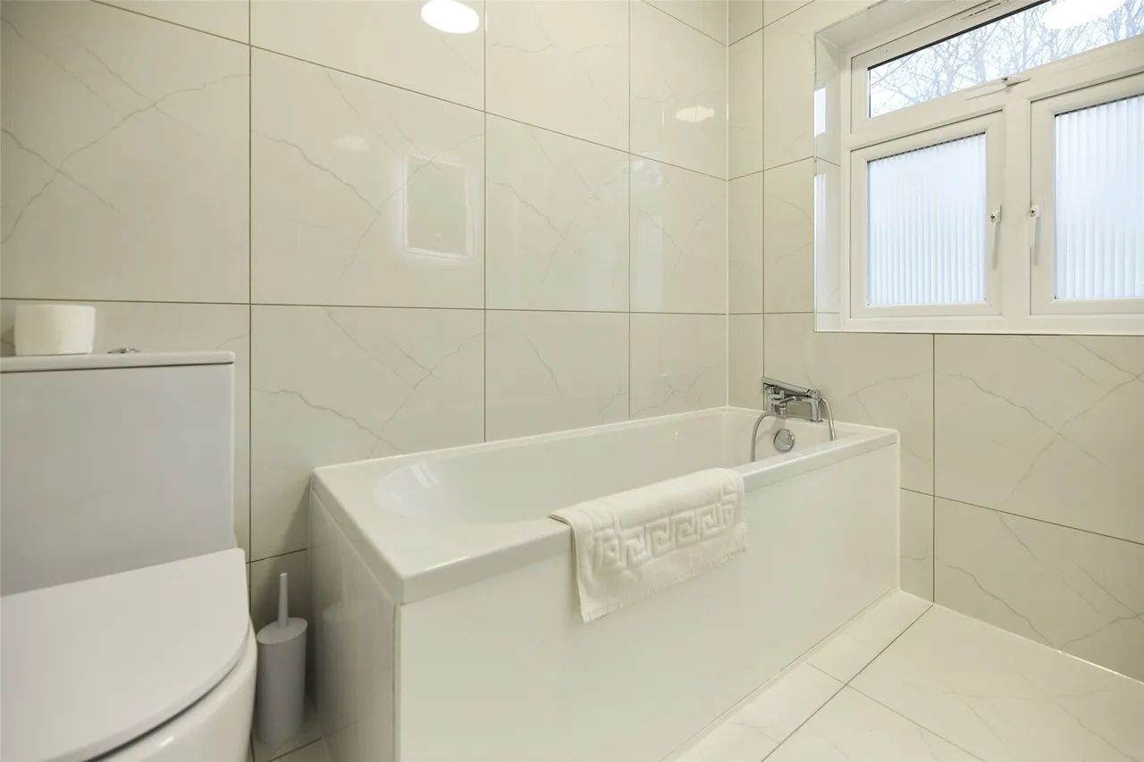 Ravenswood Court, Kingston Hill, KT2, photo 13
