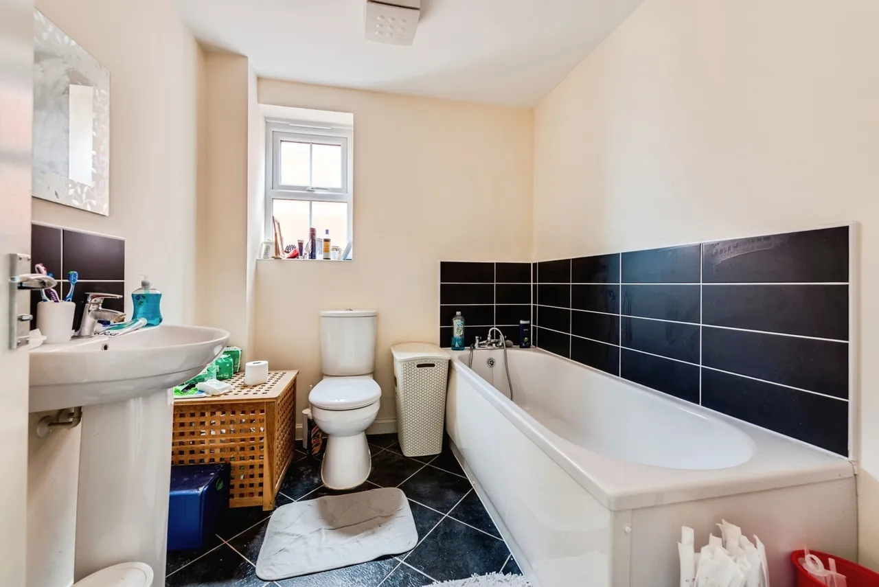 Ocotal Way, Swindon, Wiltshire, SN1, photo 15