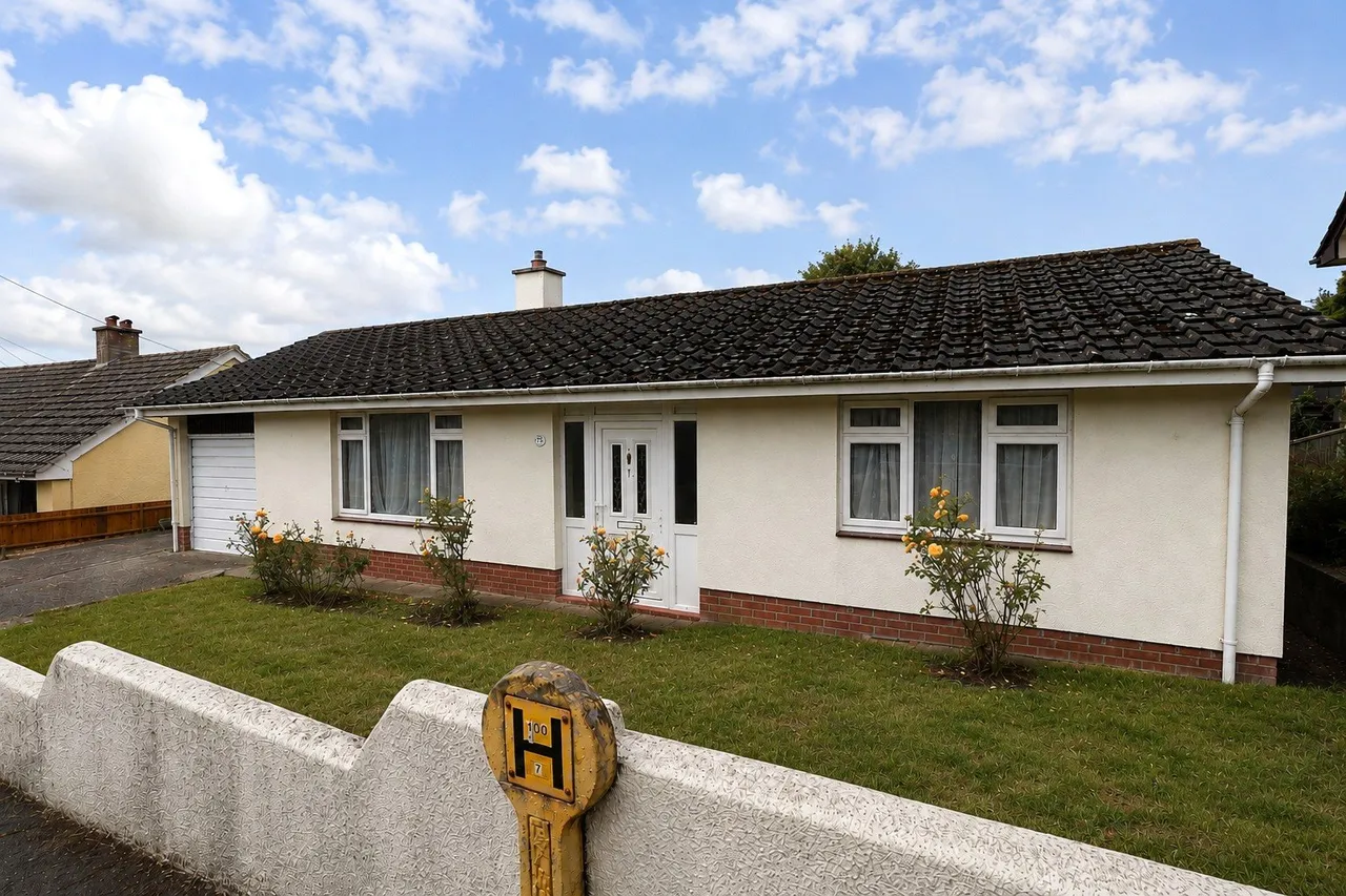 2 bed house for sale, Maclins Close, South Molton, EX36