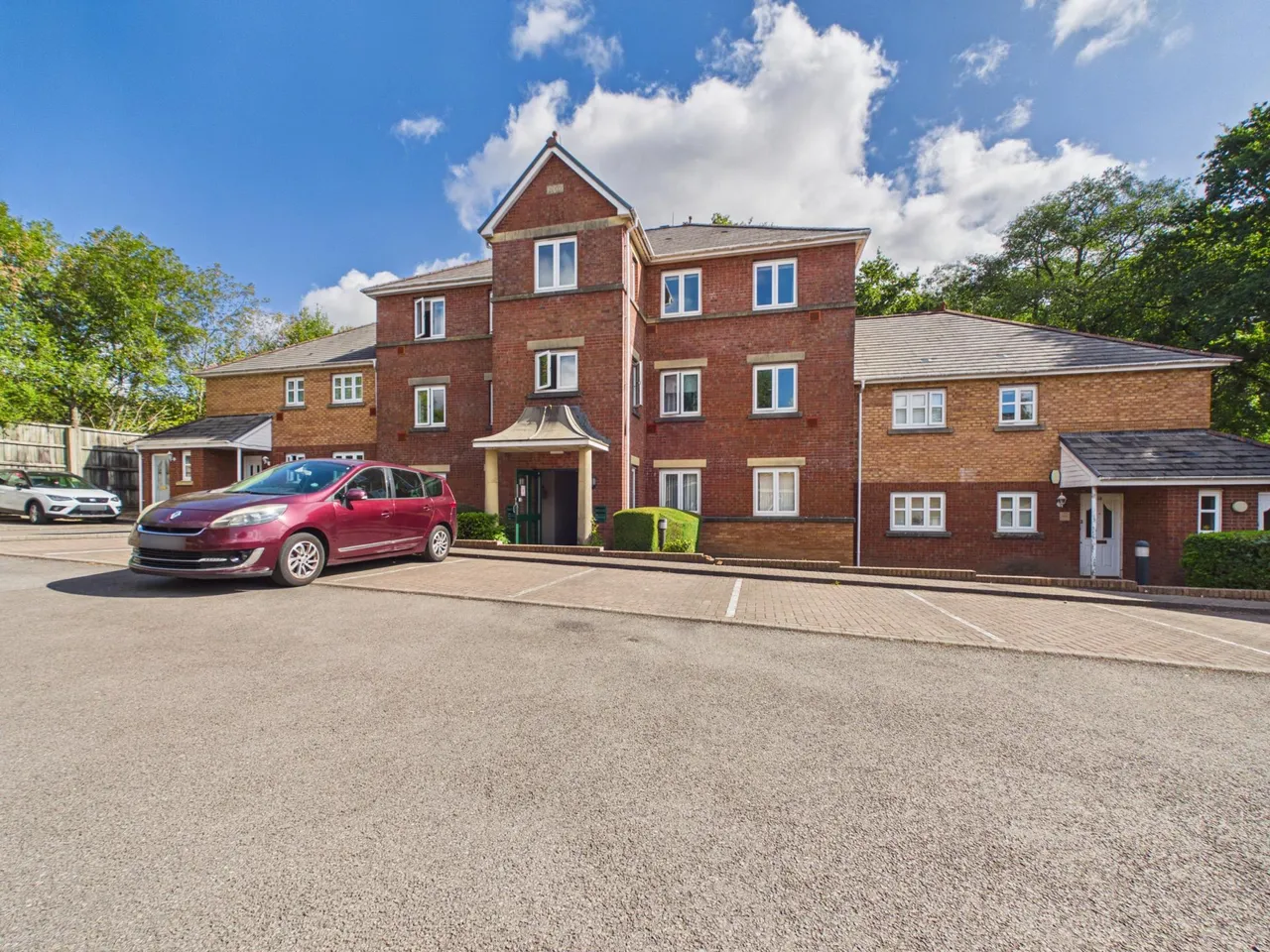 2 bed flat for sale, Woodruff Way, Thornhill, CF14