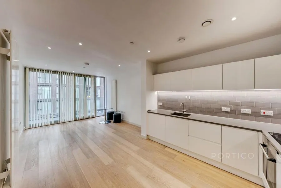 Admiralty Avenue, London, E16, photo 2