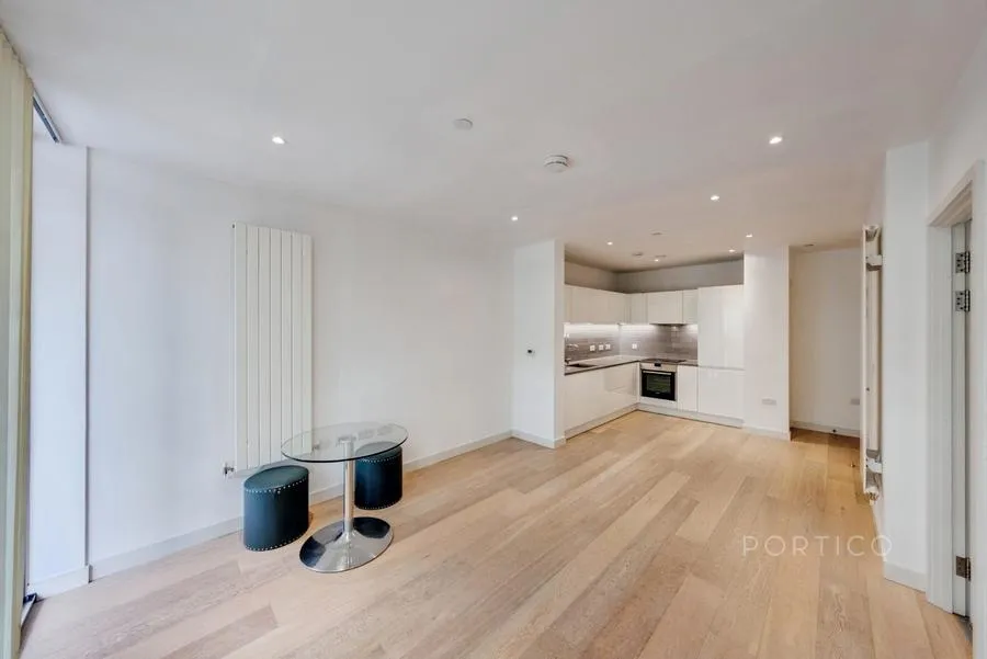 Admiralty Avenue, London, E16, photo 15