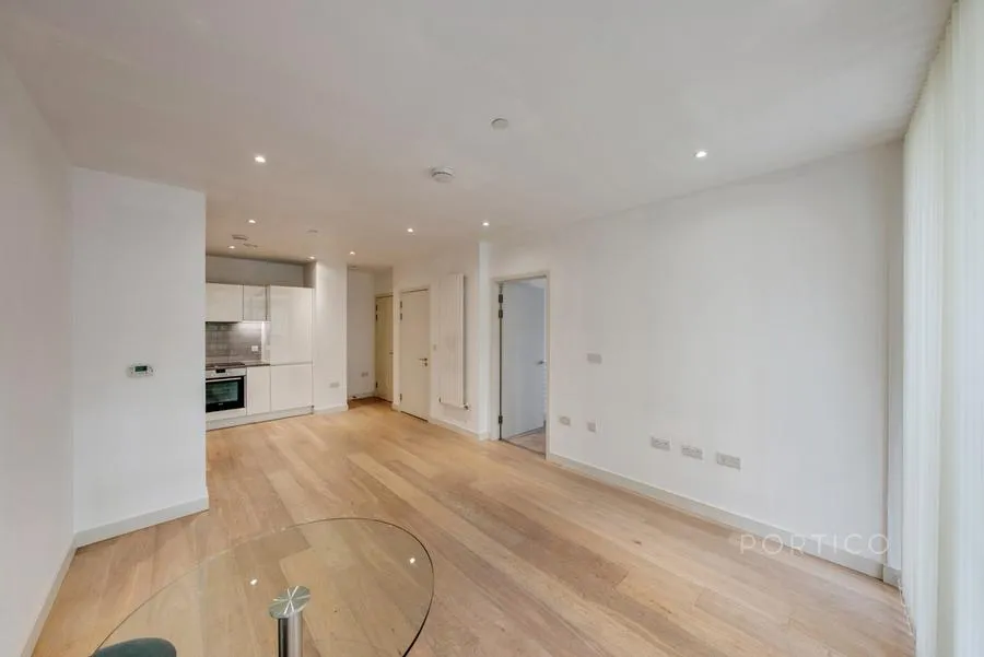 Admiralty Avenue, London, E16, photo 14
