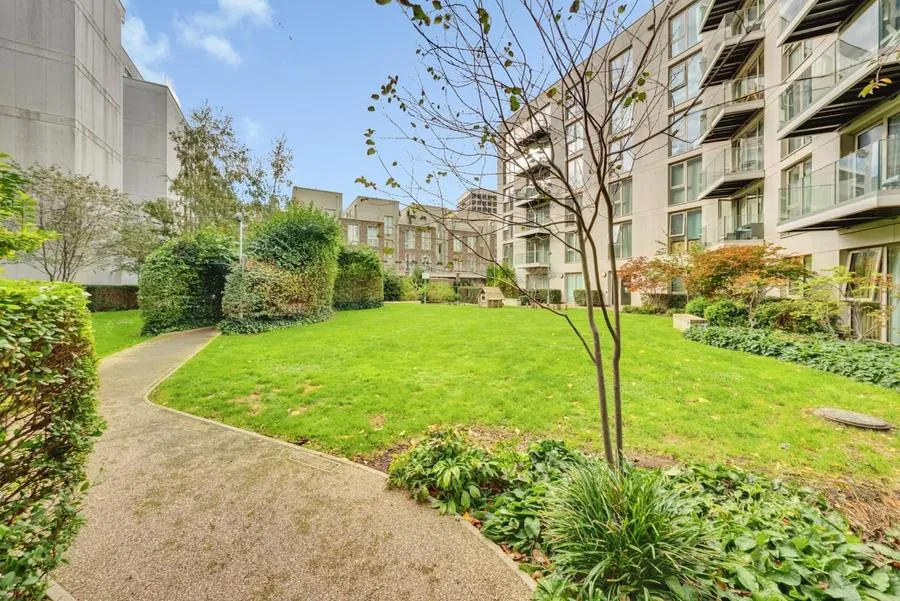 Admiralty Avenue, London, E16, photo 20