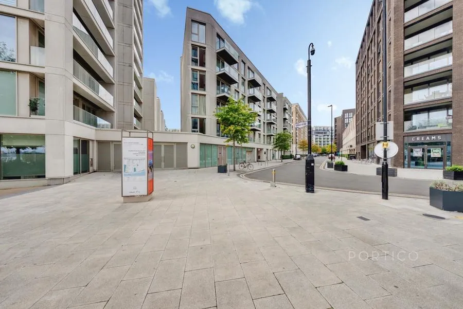 Admiralty Avenue, London, E16, photo 23