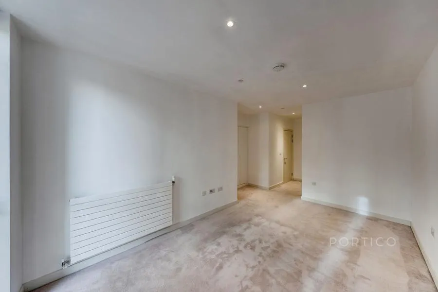 Admiralty Avenue, London, E16, photo 8