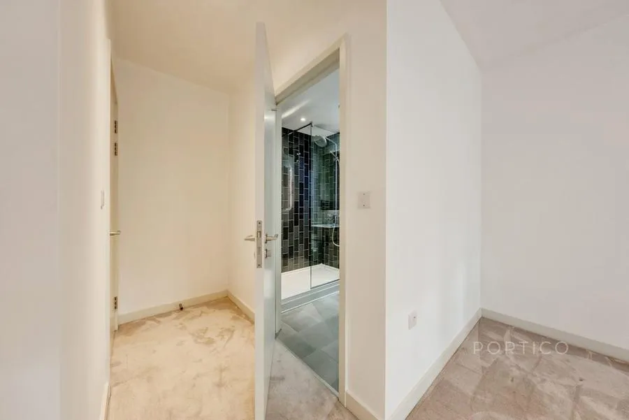 Admiralty Avenue, London, E16, photo 10