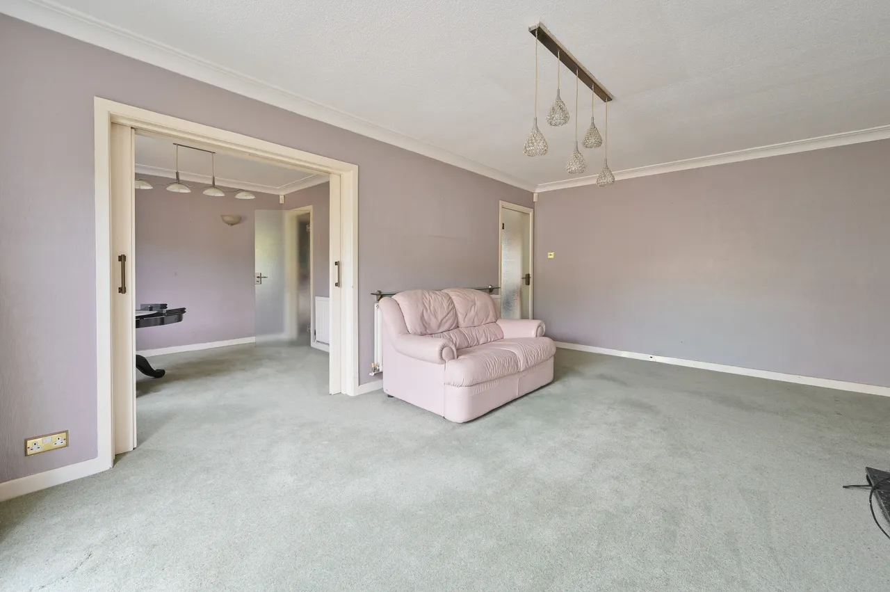 5 Clarks Mead, Bushey, photo 4