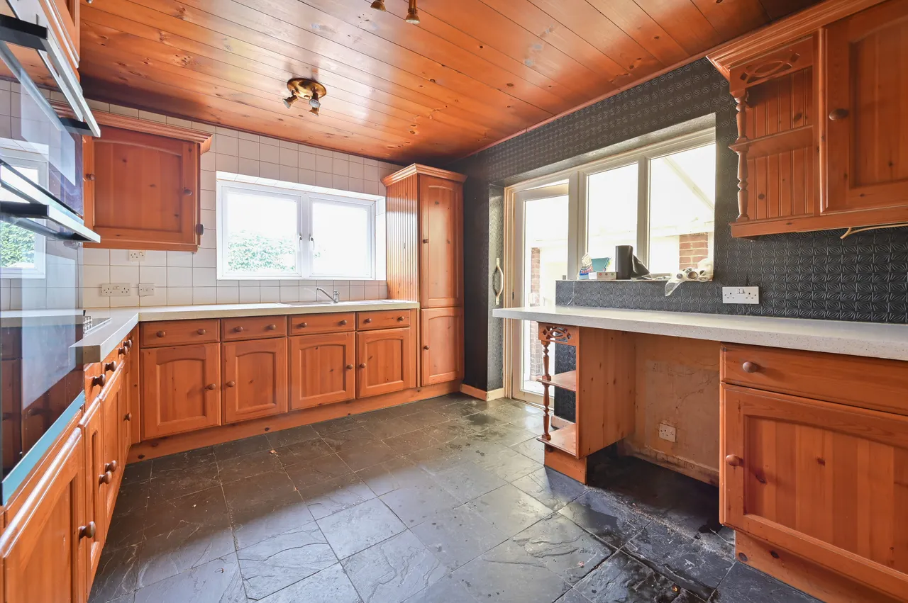 5 Clarks Mead, Bushey, photo 6