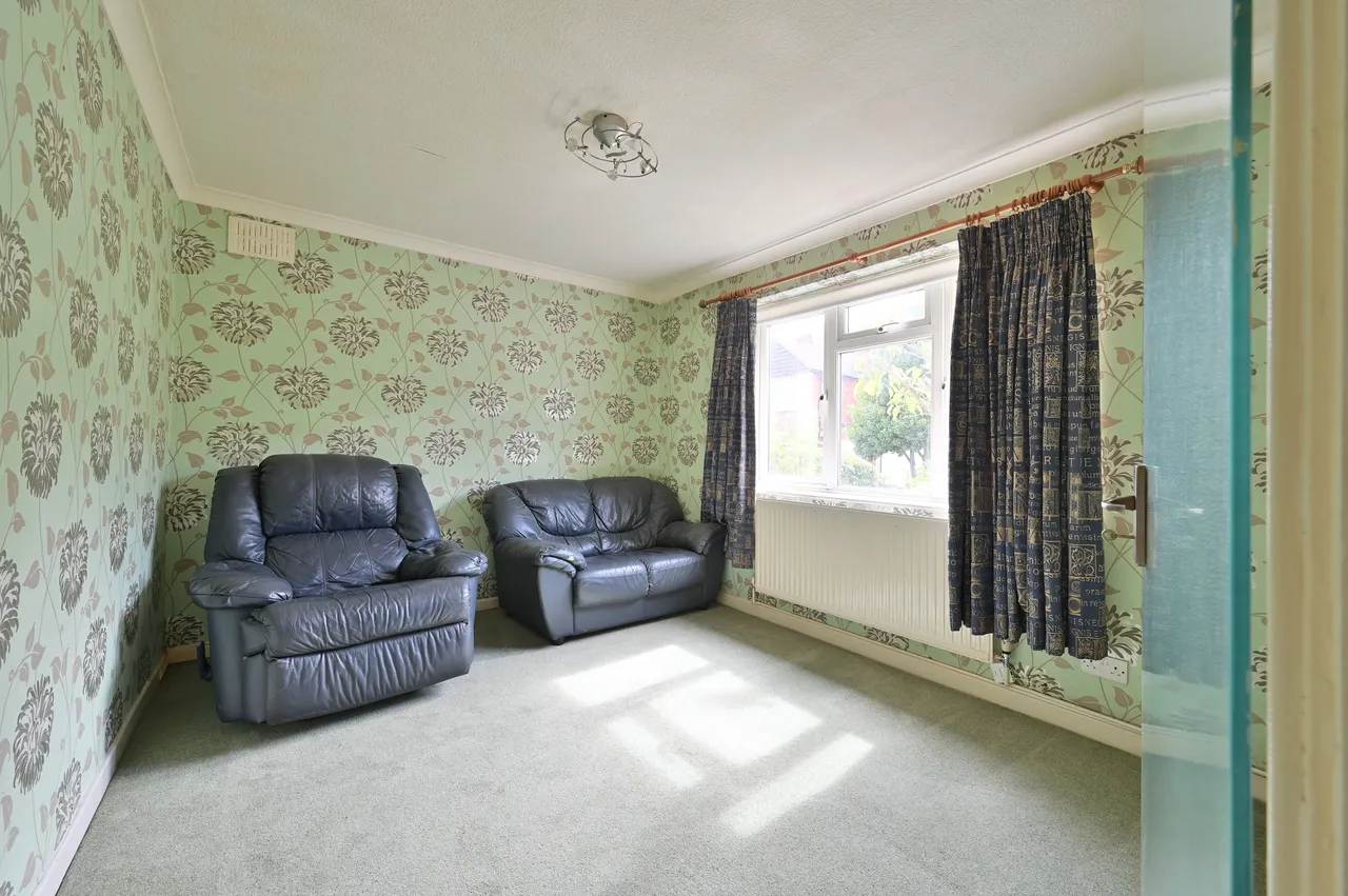 5 Clarks Mead, Bushey, photo 8
