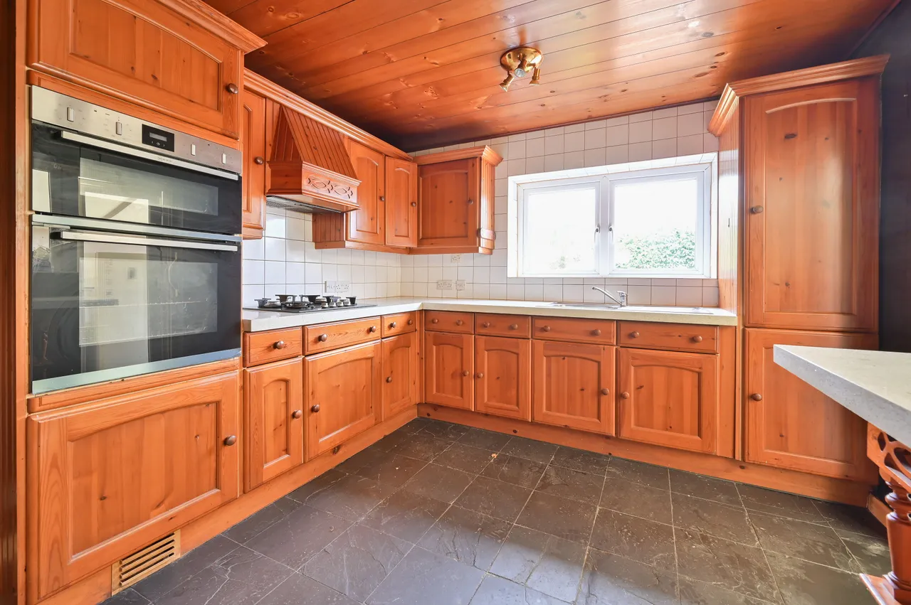 5 Clarks Mead, Bushey, photo 5