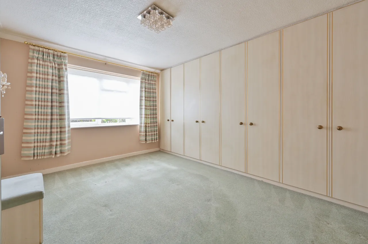 5 Clarks Mead, Bushey, photo 9