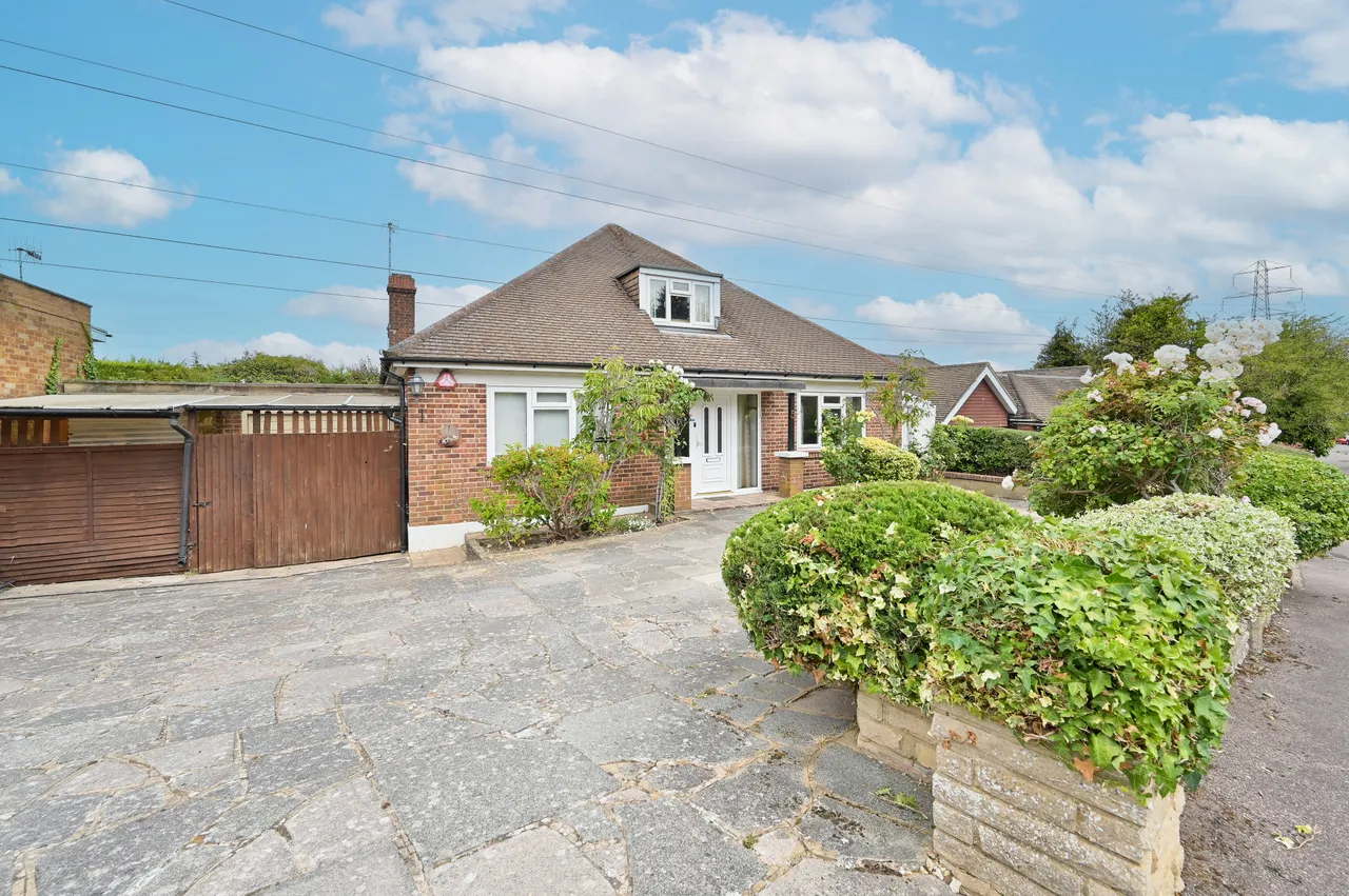 4 bed house for sale — 5 Clarks Mead, Bushey