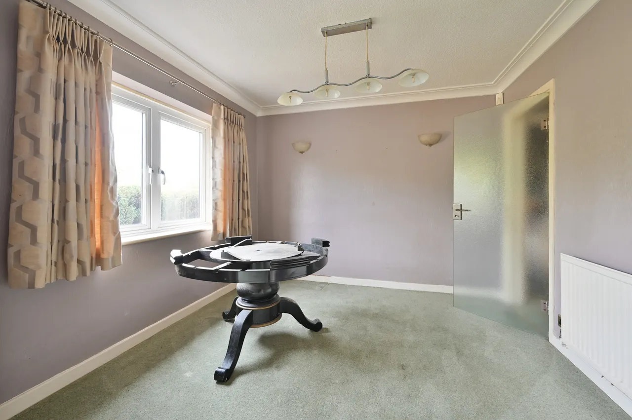 5 Clarks Mead, Bushey, photo 11