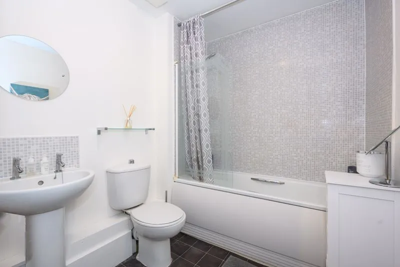 Hersham Road, Walton-On-Thames KT12 1JE, photo 6