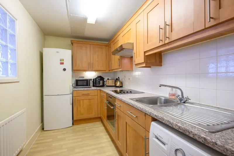 Hersham Road, Walton-On-Thames KT12 1JE, photo 3