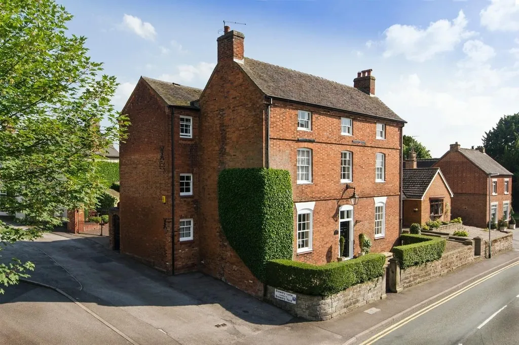 5 bed house for sale, Main Road, Great Haywood