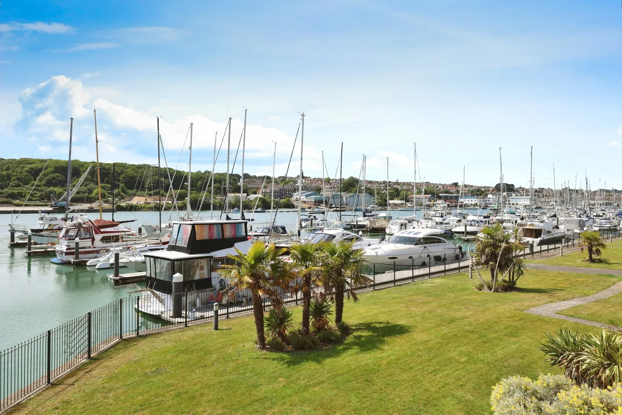 Medina View, East Cowes, photo 3