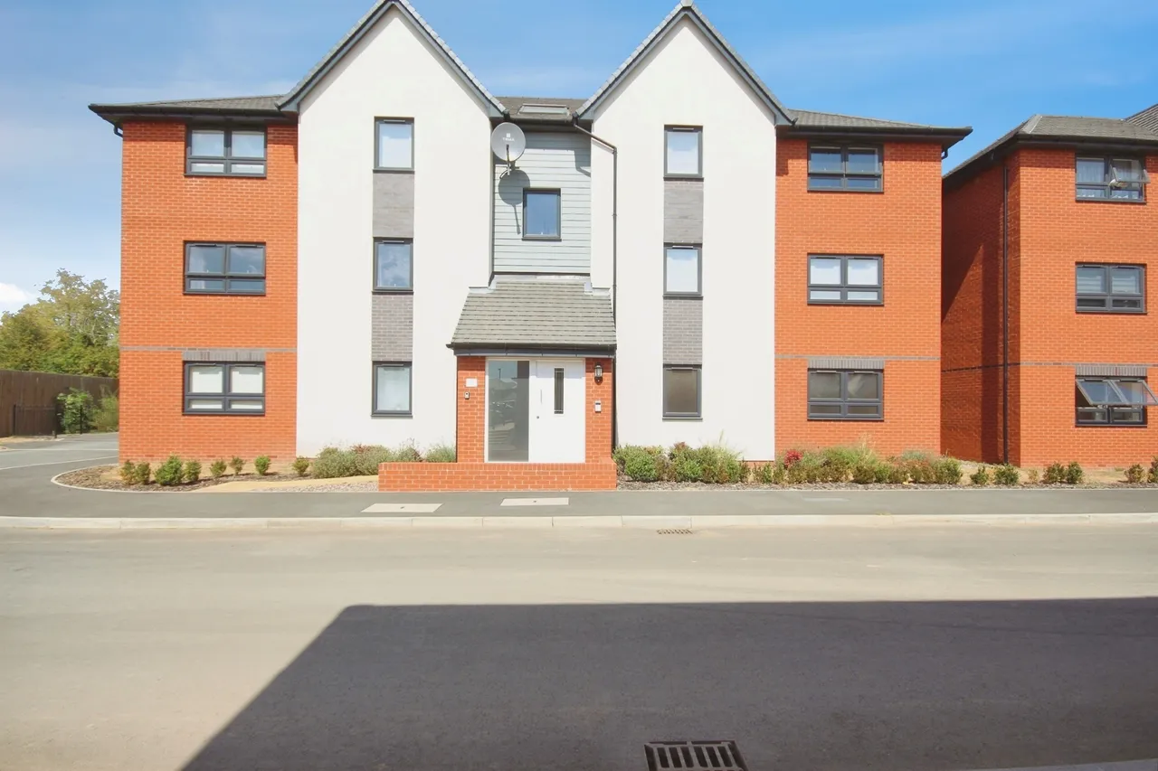 2 bed flat for sale — Hedger Grove, Upper Lighthorne, Leamington Spa