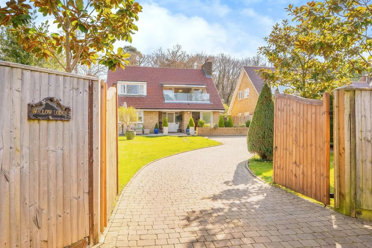 4 bed house for sale — The Fairway, Midhurst, West Sussex, GU29 9JF