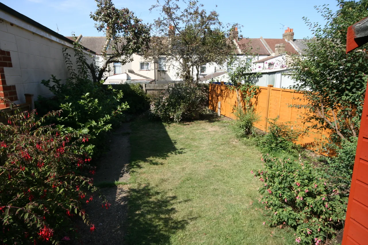 Beaconsfield Avenue, Gillingham, photo 8