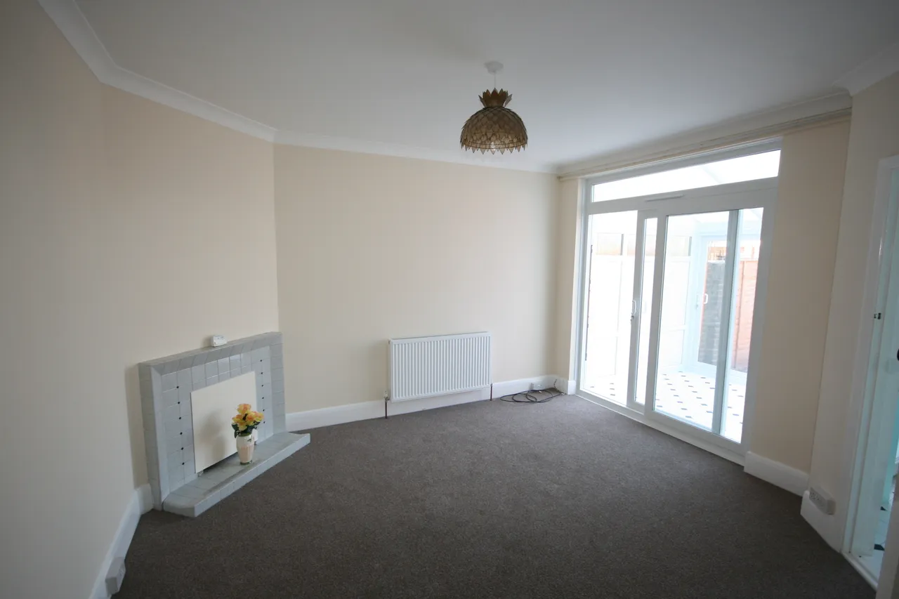 Beaconsfield Avenue, Gillingham, photo 3