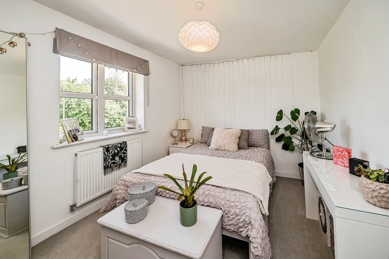 Farleigh Drive, Berryfields, HP18, photo 13