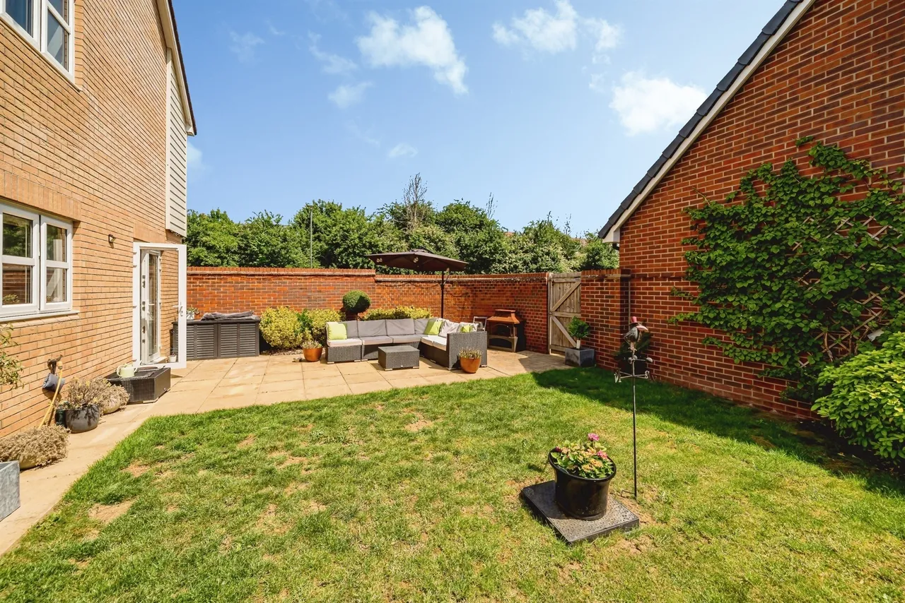 Farleigh Drive, Berryfields, HP18, photo 18