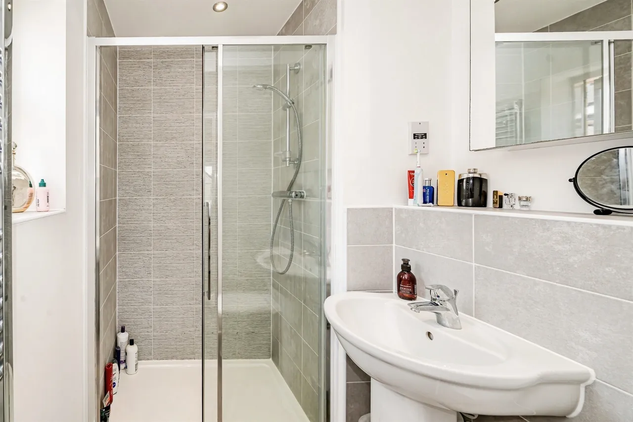 Farleigh Drive, Berryfields, HP18, photo 11
