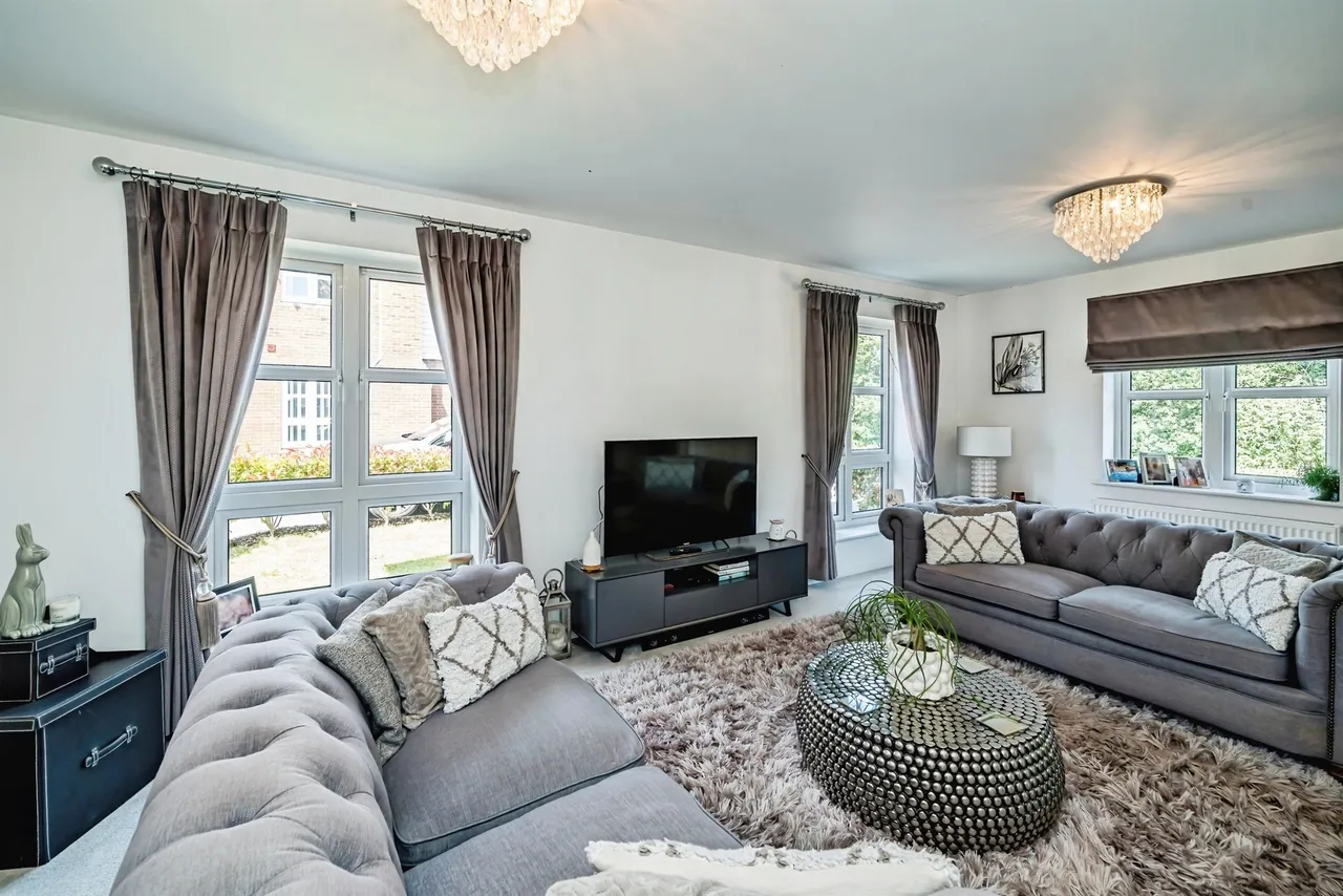 Farleigh Drive, Berryfields, HP18, photo 7