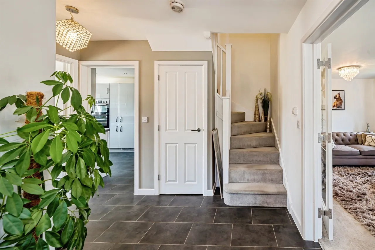 Farleigh Drive, Berryfields, HP18, photo 5