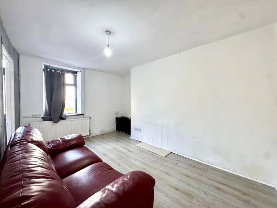 Yew Street, Troedyrhiw, CF48, photo 3