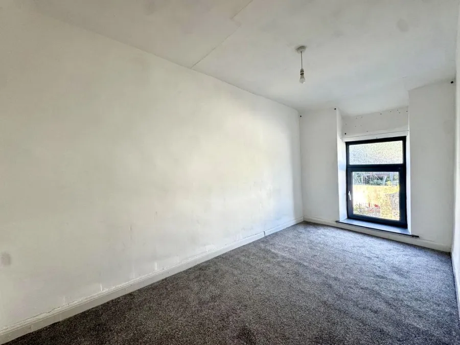 Yew Street, Troedyrhiw, CF48, photo 7