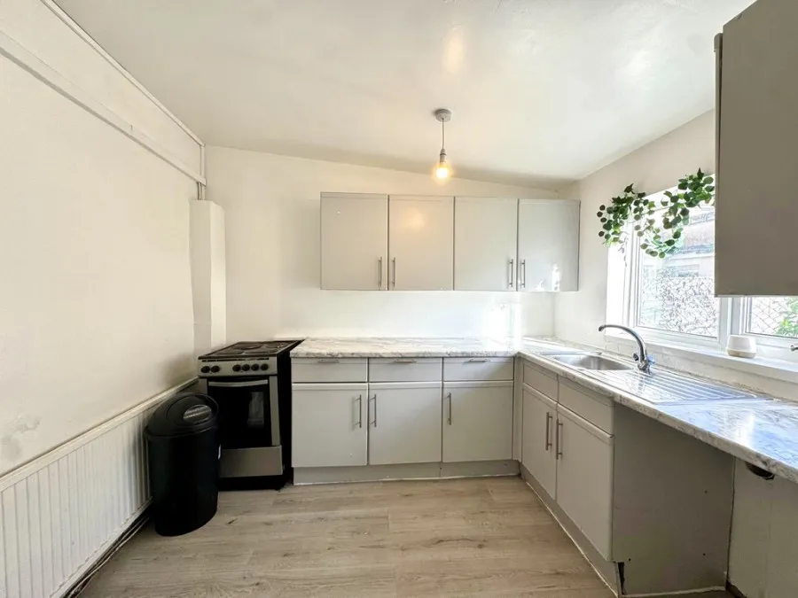 Yew Street, Troedyrhiw, CF48, photo 8