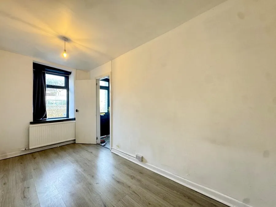 Yew Street, Troedyrhiw, CF48, photo 10